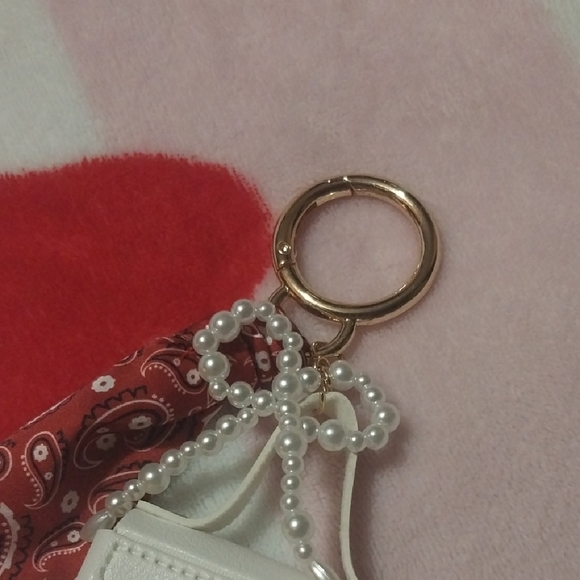 Elegant White Mini Bag Keychain with Red Scarf Accent - Picture 4 of 4